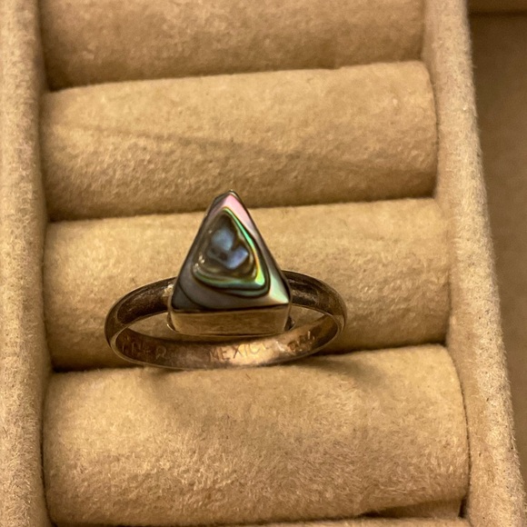 Mexico Sterling Silver Triangular Abalone Shell Ring - Picture 3 of 5